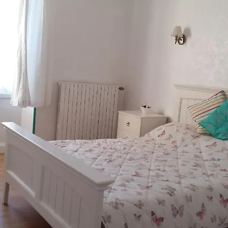 9 Guests - Pet Friendly In Rural West France *