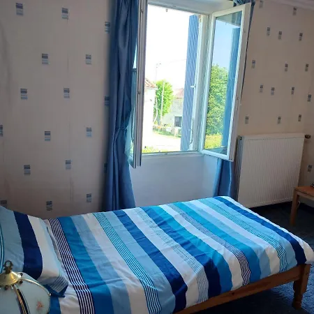 9 Guests - Pet Friendly In Rural West France Casa de Férias