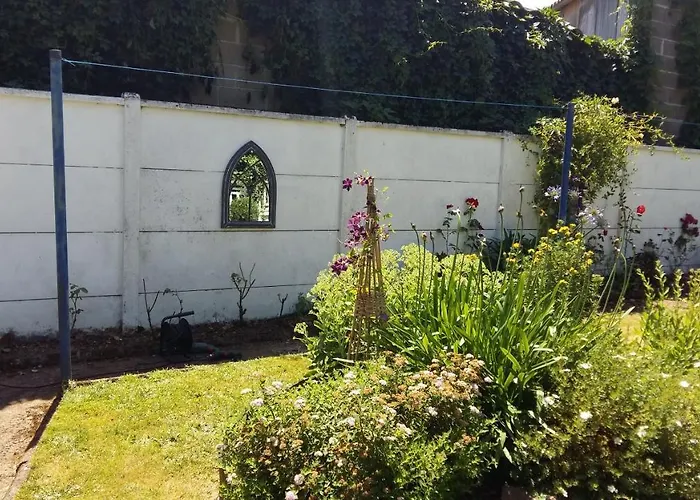 9 Guests - Pet Friendly In Rural West France بيت للعطل