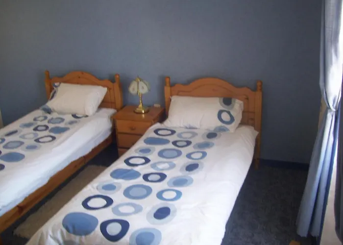 9 Guests - Pet Friendly In Rural West France بيت للعطل