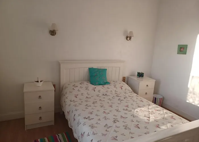 9 Guests - Pet Friendly In Rural West France بيت للعطل