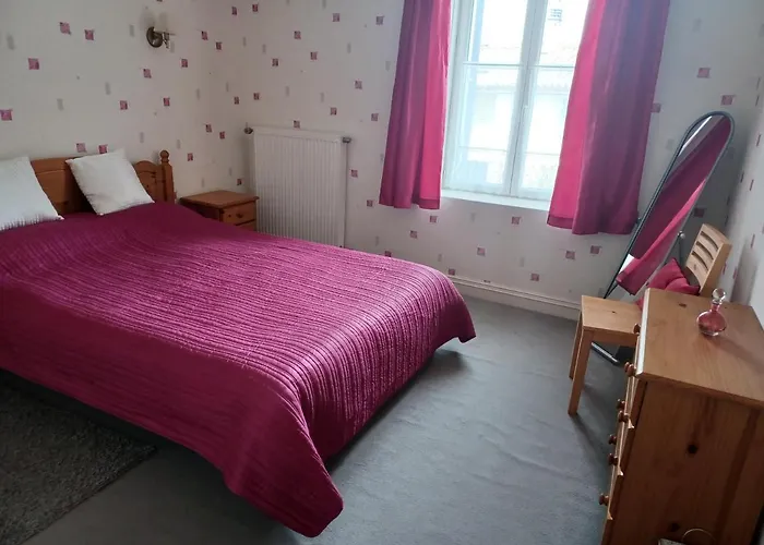 9 Guests - Pet Friendly In Rural West France بيت للعطل *