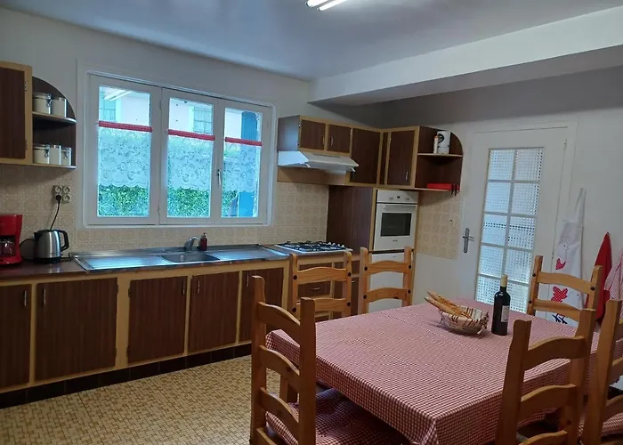 9 Guests - Pet Friendly In Rural West France بيت للعطل *